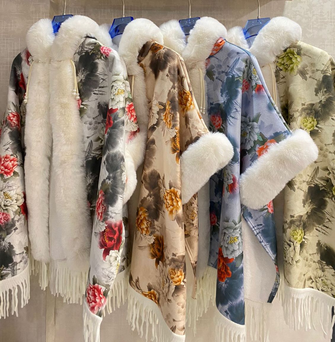Beautiful Floral Print Cape FT183