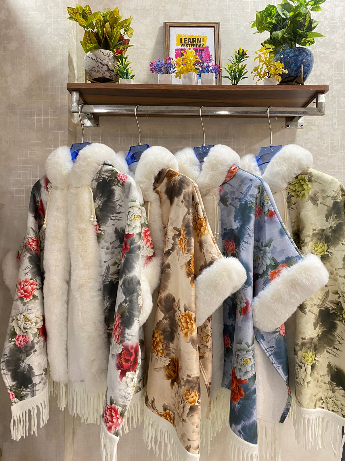 Beautiful Floral Print Cape FT183