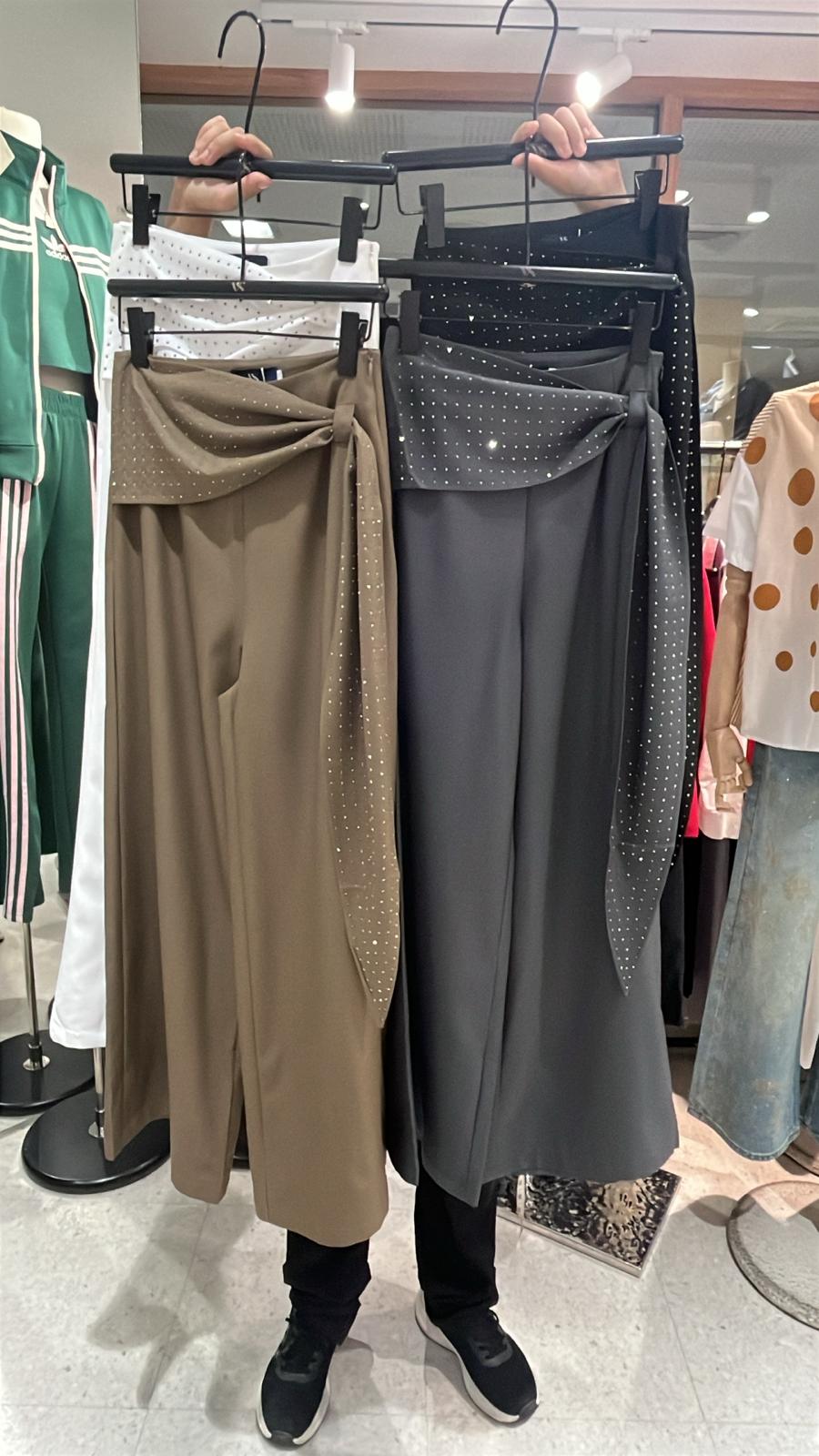 Embellished High-Waisted Wide-Leg Pant FT837