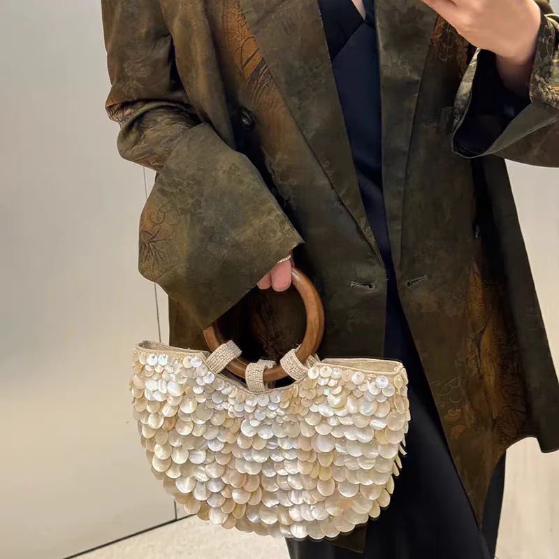 Intricate Seashell Appliqué Detailing Bag With Wooden Circular Handle FT923