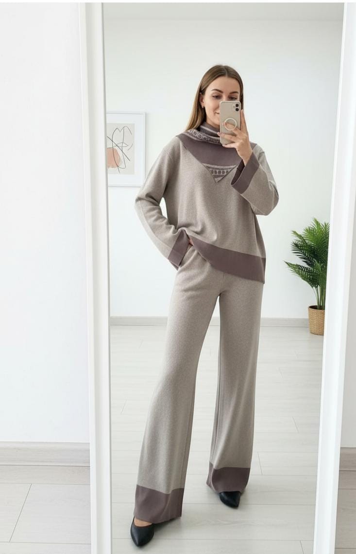 Two Tone Woolen Knit Set With Contrast Scarf FT410