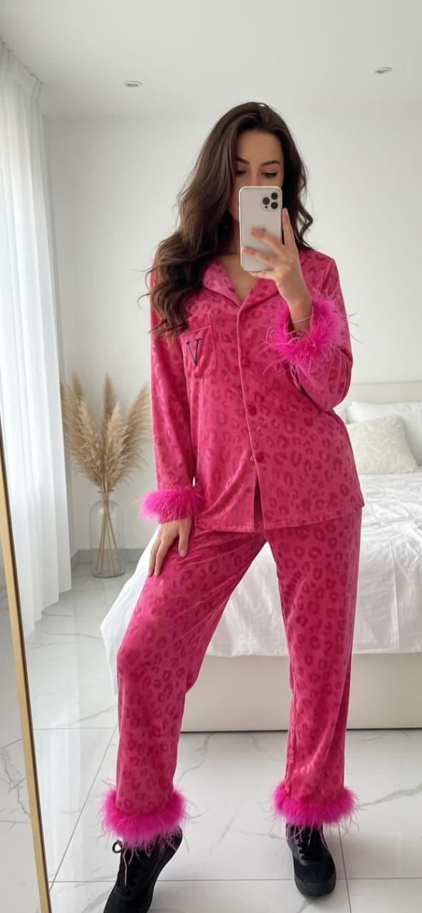 Feathered Dreamy Loungerwear FT541