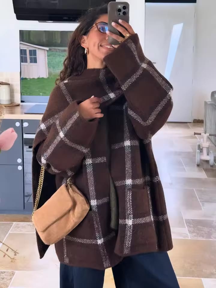 Woolen Coat with Attached Stole FT575