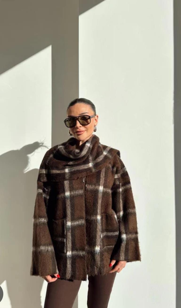 Woolen Coat with Attached Stole FT575