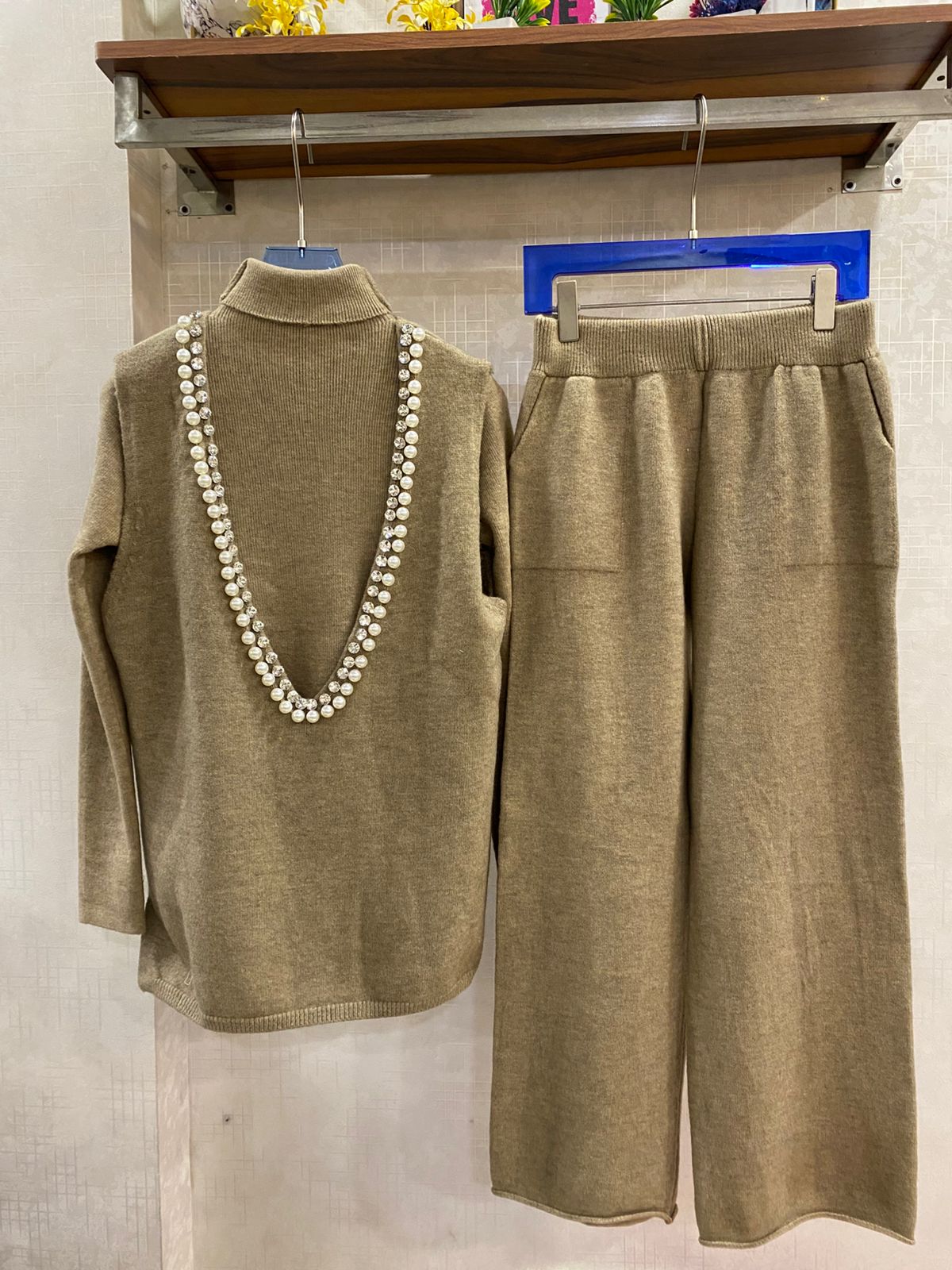 High neck Inner with Pearl Detailed V-neck Top and Pants FT581