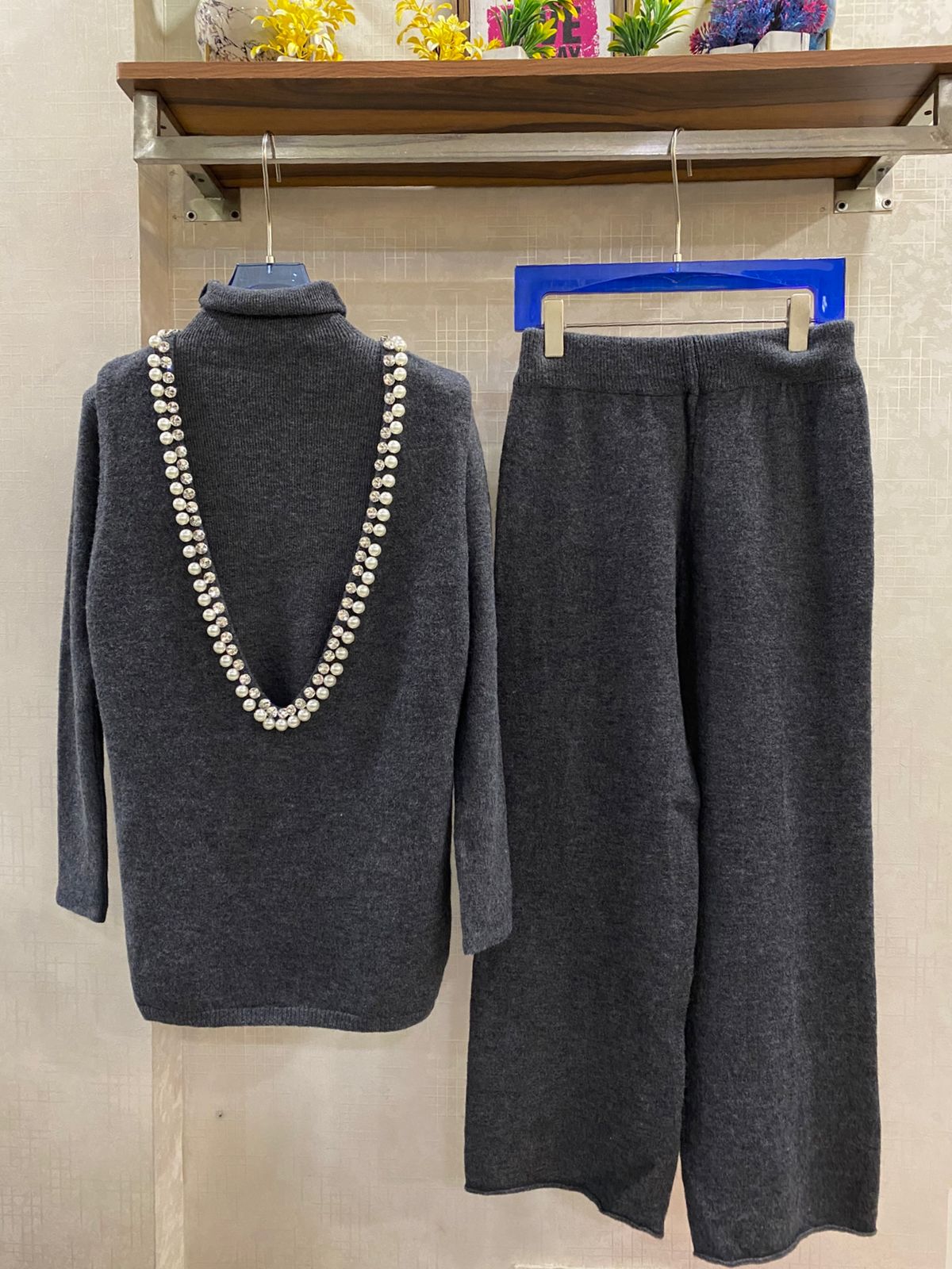 High neck Inner with Pearl Detailed V-neck Top and Pants FT581