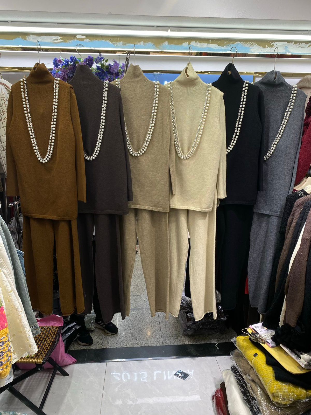 High neck Inner with Pearl Detailed V-neck Top and Pants FT581