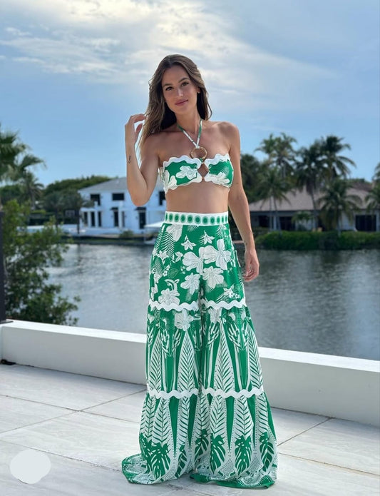 Beautiful Green Oasis Resort Set FT687