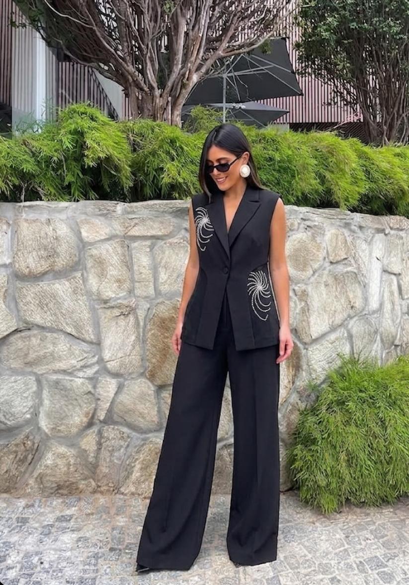 Embellished Sleeveless Blazer Set FT821