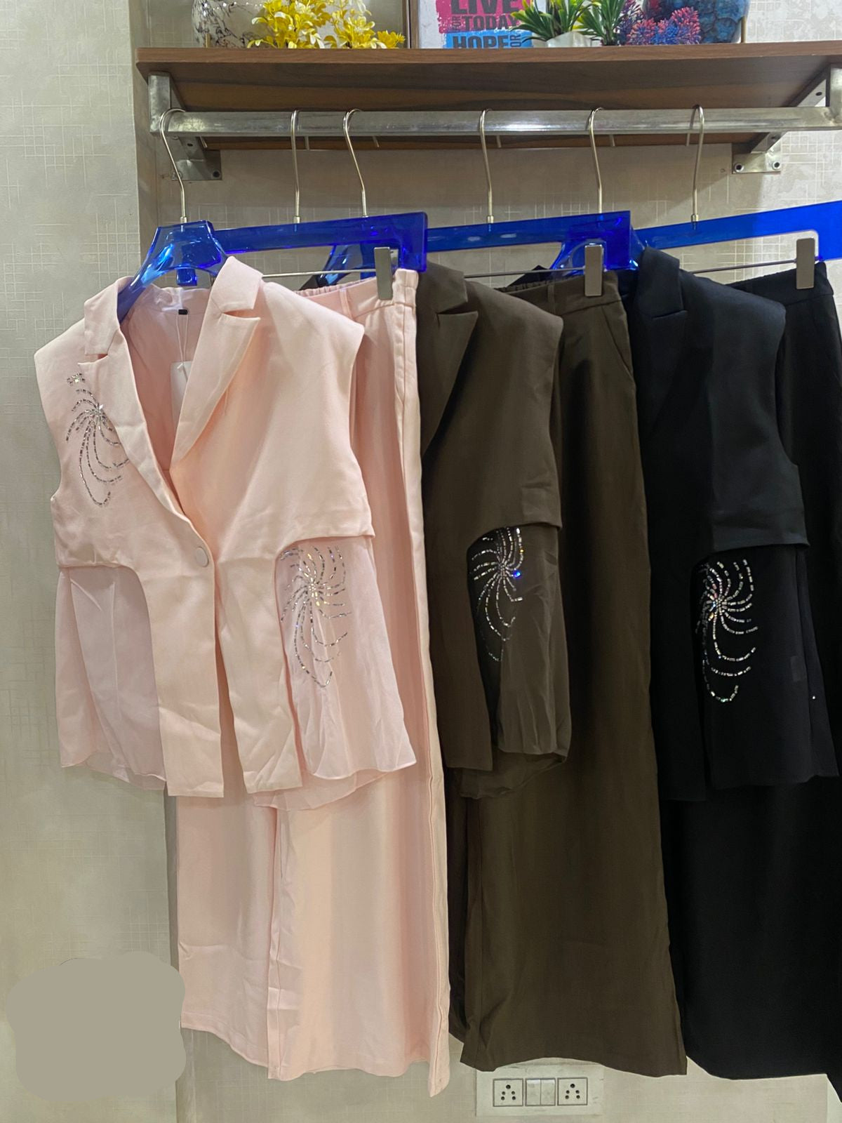 Embellished Sleeveless Blazer Set FT821
