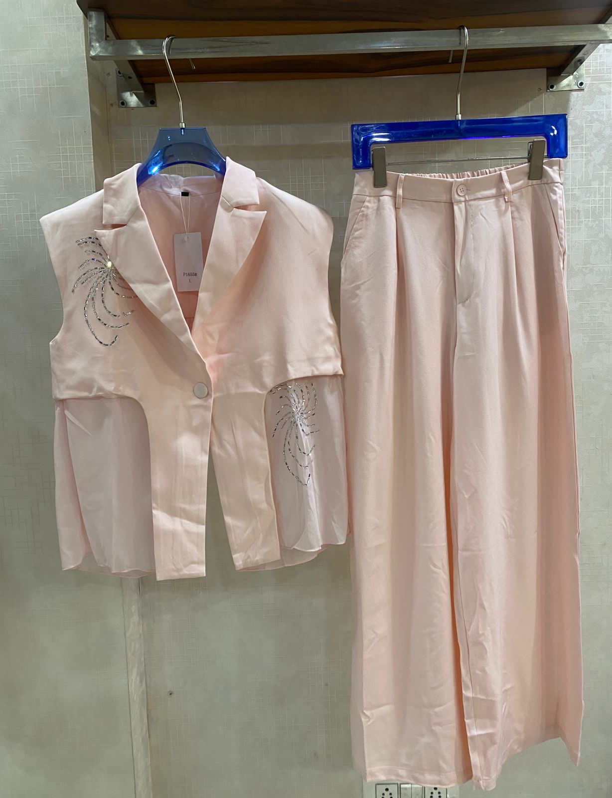 Embellished Sleeveless Blazer Set FT821