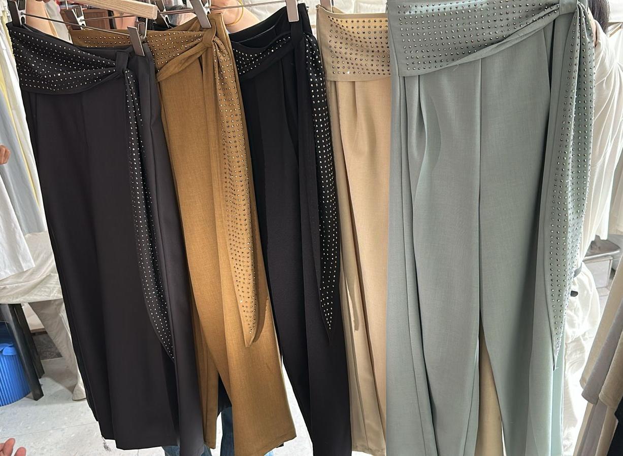 Embellished High-Waisted Wide-Leg Pant FT837