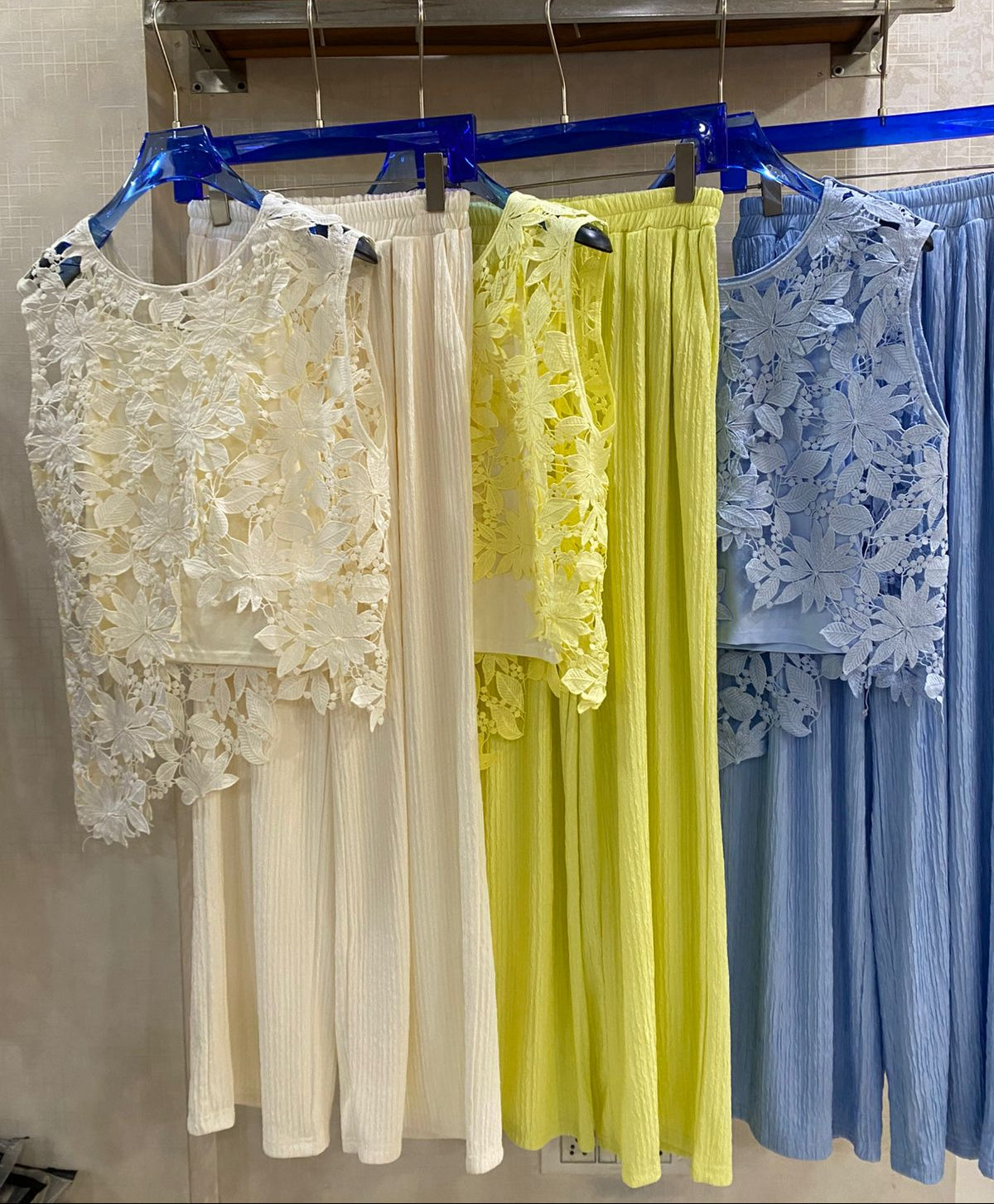 Sleeveless Lace Top With Inner And Pant Set FT931