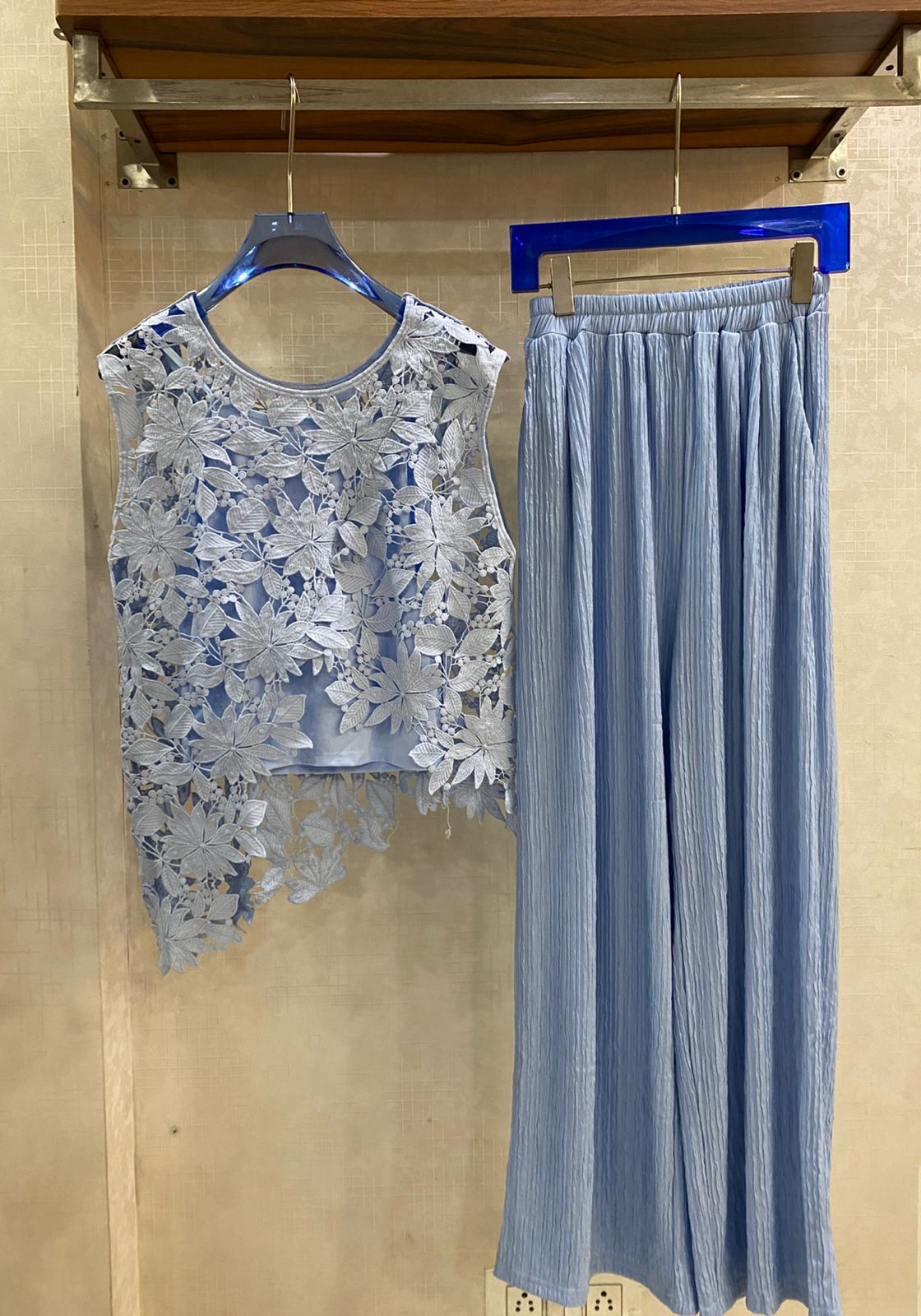 Sleeveless Lace Top With Inner And Pant Set FT931