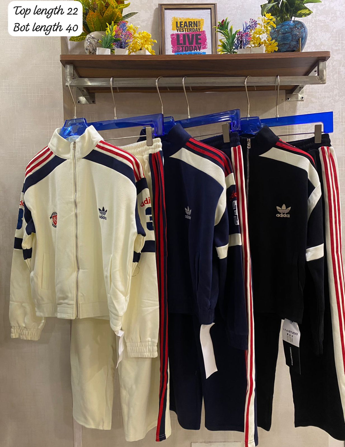 Beautiful Premium zip-up tracksuit featuring contrasting red and white shoulder and side stripes and classic logo FT946