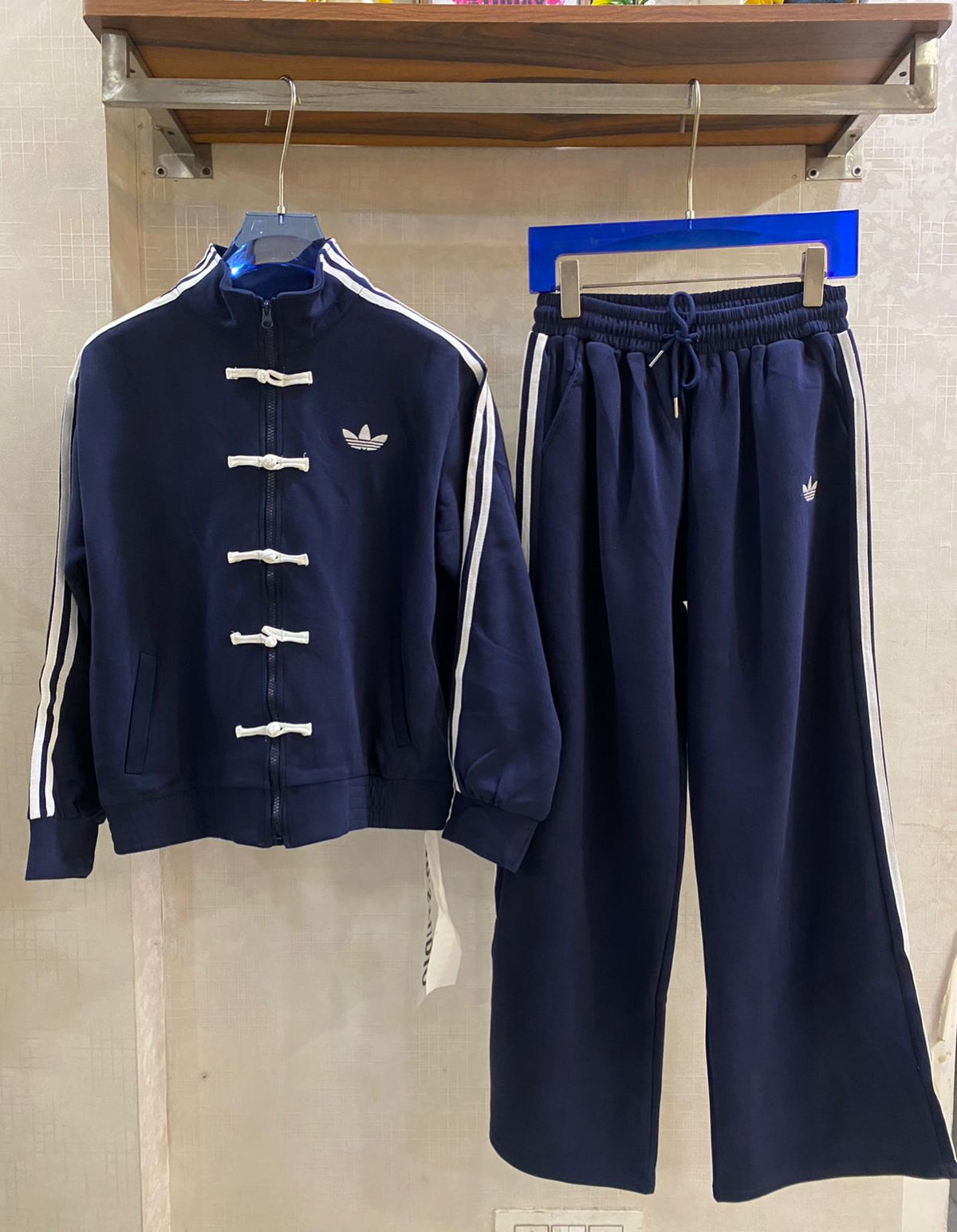 Beautiful track jacket with white crop top, and matching black wide-leg sweatpants FT948