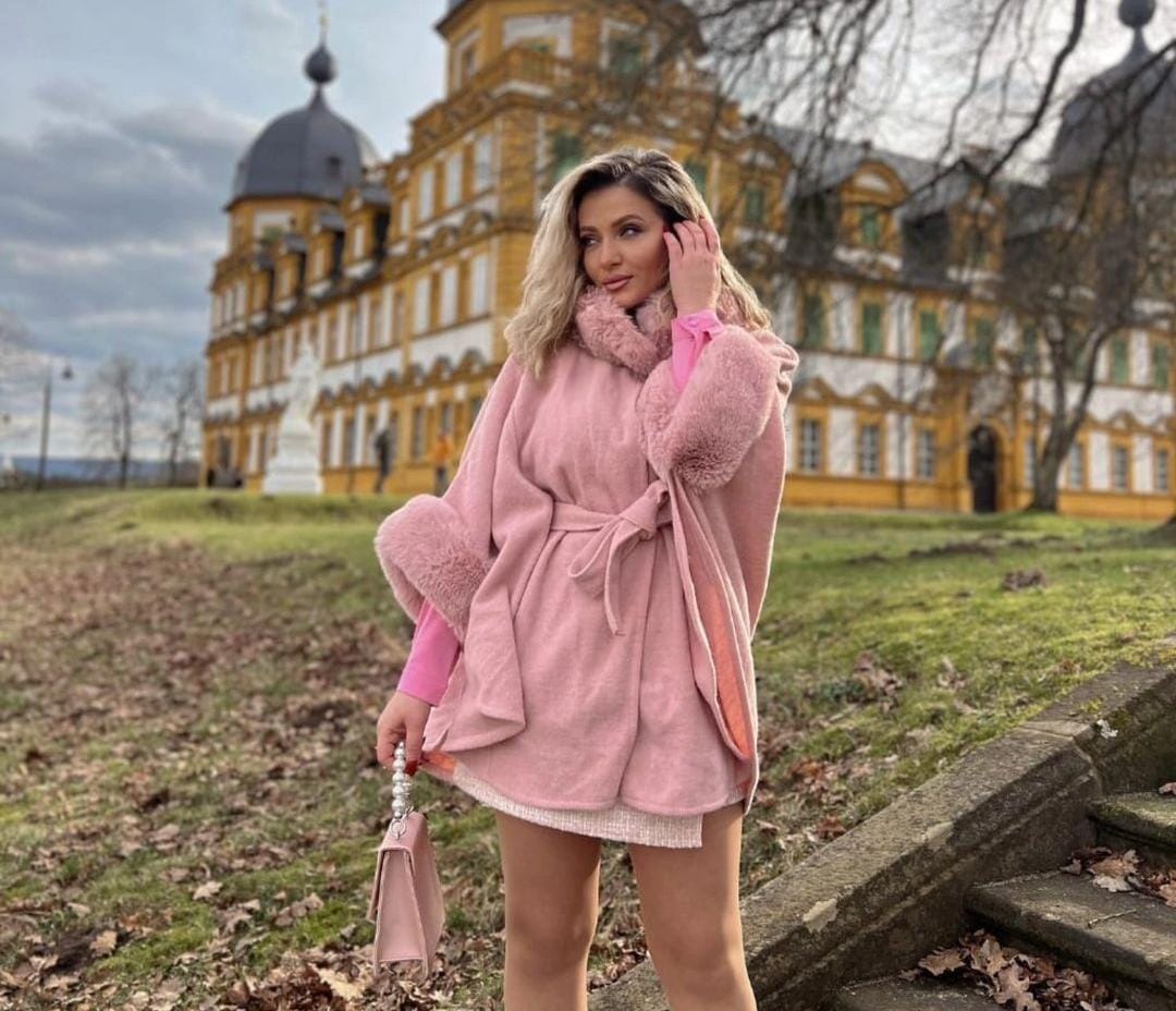 Beautiful Woollen Furr Cape With Belt FT005