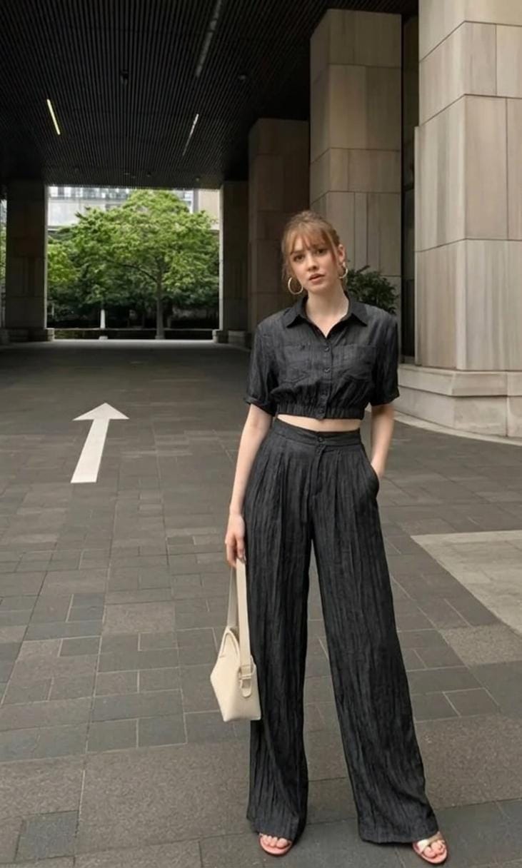 Beautiful 2 pcs Elasticated cropped top paired with high waist pants FT943